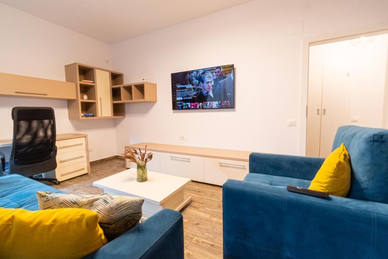 Yan Apartment - Near Mall & Free Private Parking Braşov Exterior foto