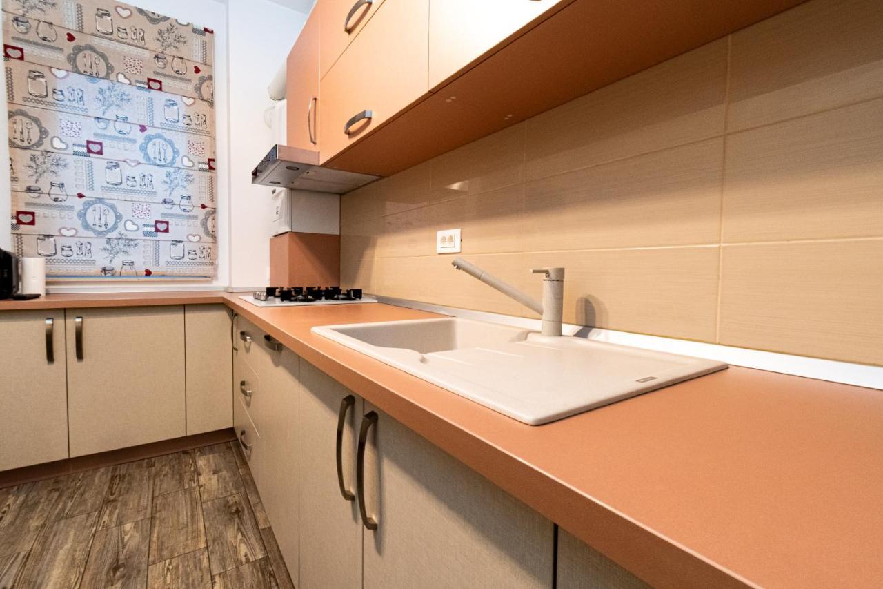 Yan Apartment - Near Mall & Free Private Parking Braşov Exterior foto