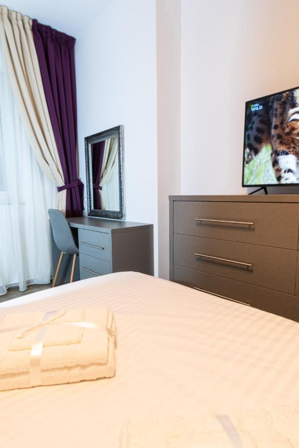 Yan Apartment - Near Mall & Free Private Parking Braşov Exterior foto