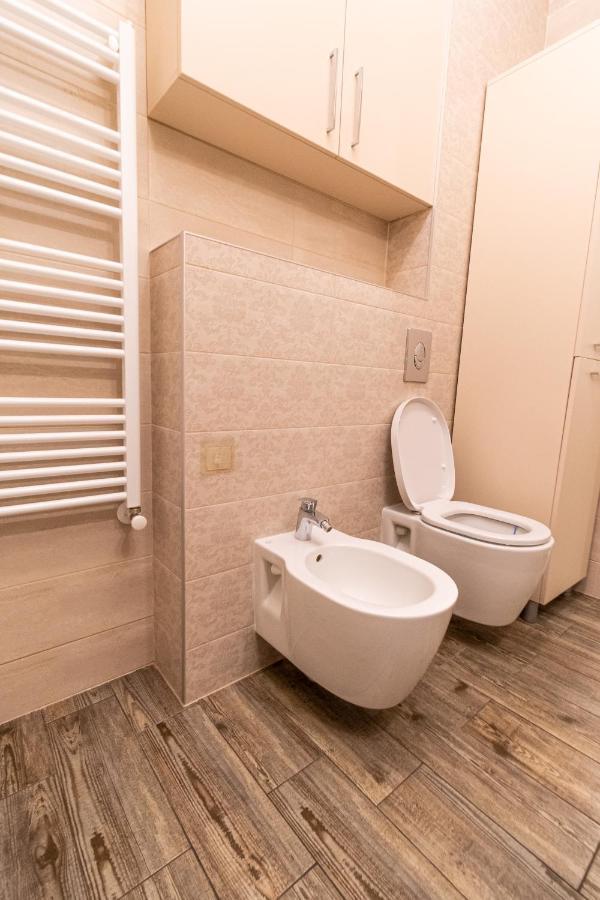 Yan Apartment - Near Mall & Free Private Parking Braşov Exterior foto