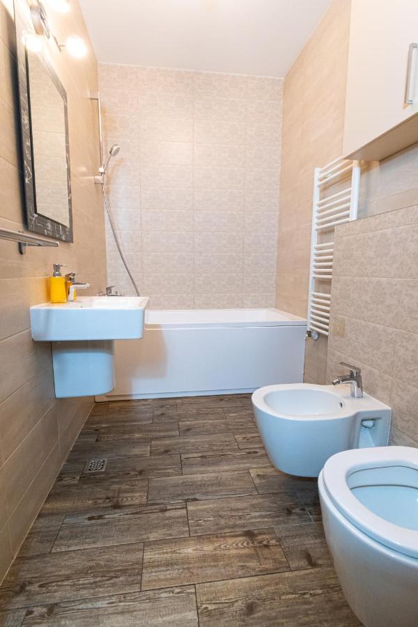 Yan Apartment - Near Mall & Free Private Parking Braşov Exterior foto