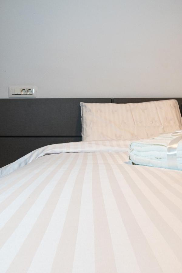 Yan Apartment - Near Mall & Free Private Parking Braşov Exterior foto